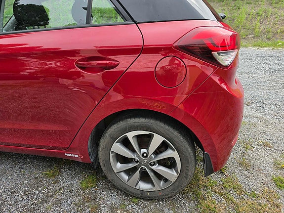Hyundai i20 2 of 4