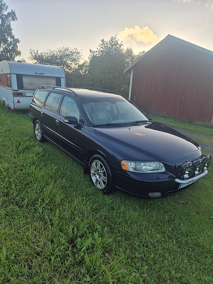 Volvo V70 2 of 4