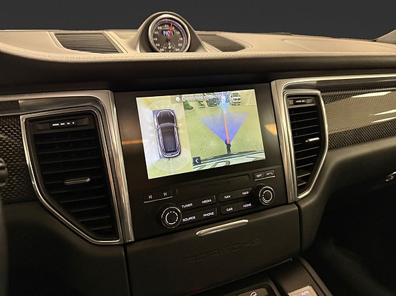Porsche Macan Turbo 17 of 19
