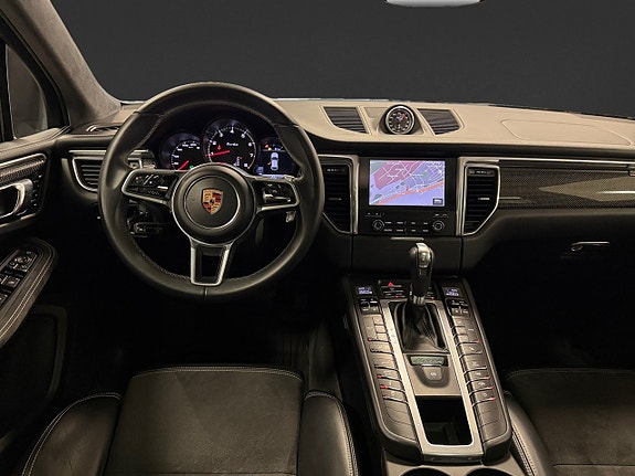 Porsche Macan Turbo 15 of 19