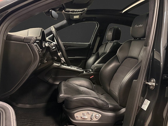 Porsche Macan Turbo 8 of 19