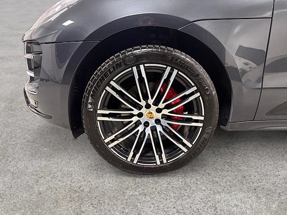 Porsche Macan Turbo 19 of 19
