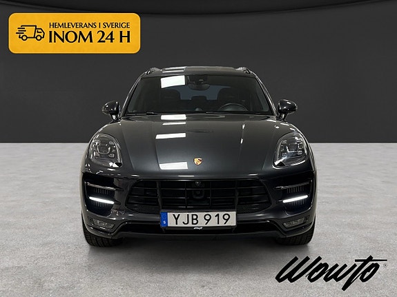 Porsche Macan Turbo 2 of 19