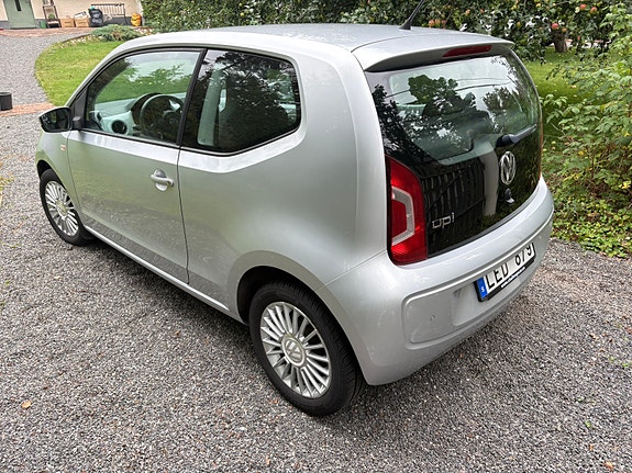 Volkswagen UP! 3 of 10