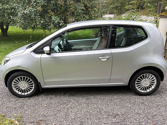 Volkswagen UP! 2 of 10