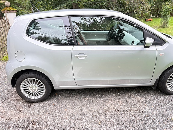 Volkswagen UP! 6 of 10