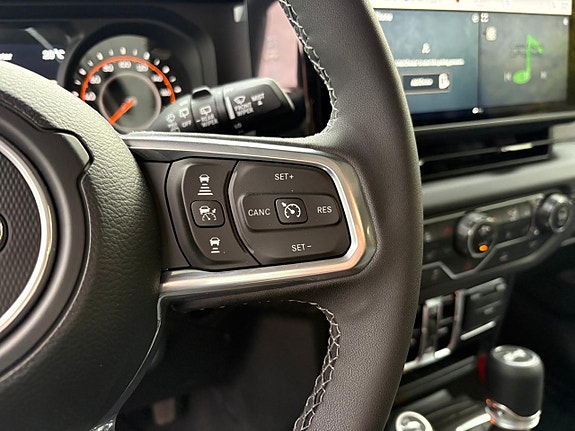 Jeep Wrangler 15 of 24