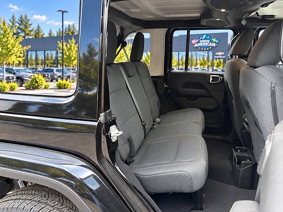 Jeep Wrangler 13 of 24