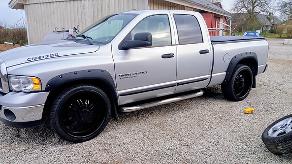Dodge RAM 2500 3 of 7