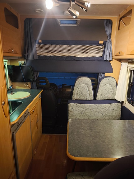 Adria Adriatik 572DK 5 of 8