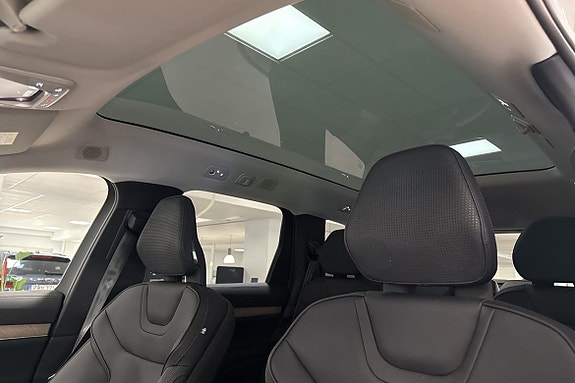 Volvo EX90 13 of 14