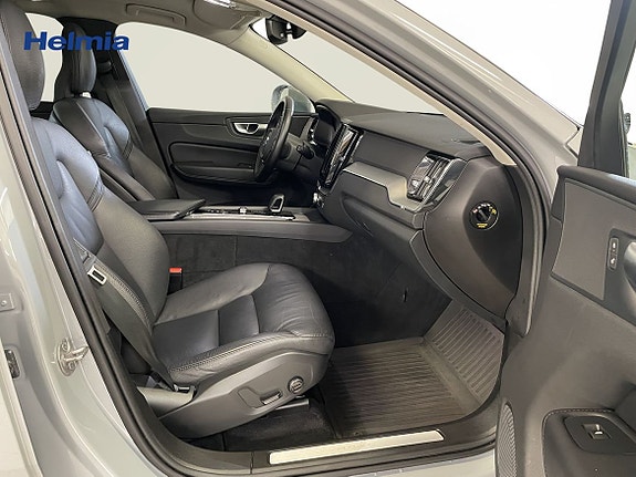 Volvo XC60 13 of 16