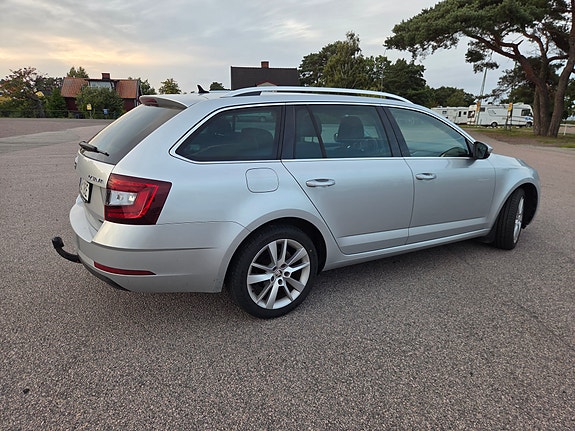 Skoda Octavia 3 of 8