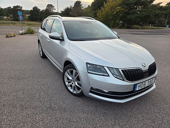 Skoda Octavia 2 of 8