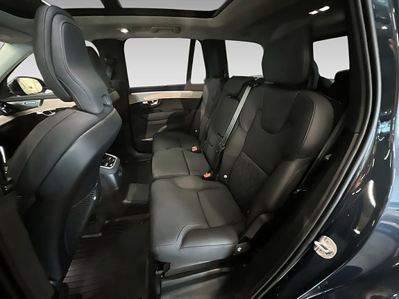 Volvo XC90 13 of 24