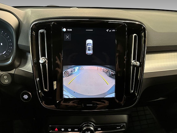 Volvo XC40 17 of 18