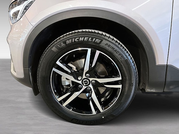 Volvo XC40 9 of 18