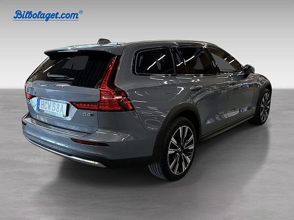 Volvo V60 Cross Country 6 of 16
