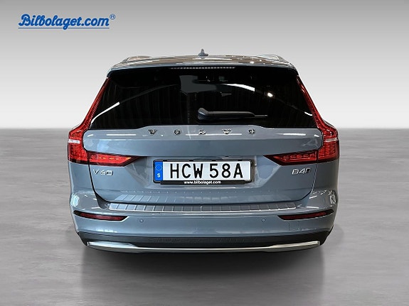 Volvo V60 Cross Country 7 of 16