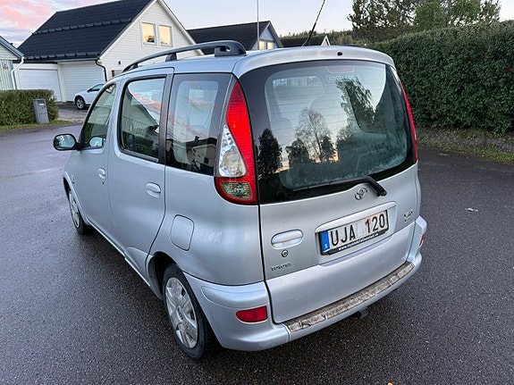 Toyota Yaris Verso 3 of 5