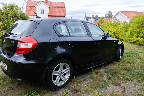 BMW 118i 2 of 16