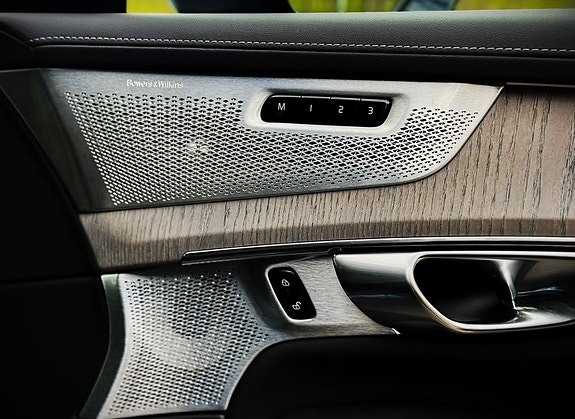 Volvo XC90 12 of 16