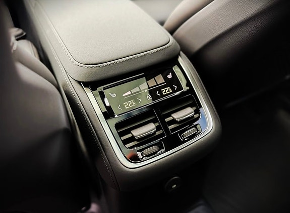 Volvo XC90 13 of 16