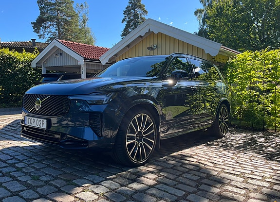 Volvo XC90 3 of 16