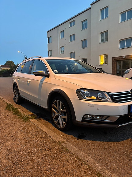 Volkswagen Passat Alltrack 12 of 19