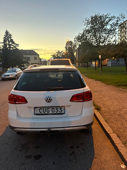Volkswagen Passat Alltrack 14 of 19