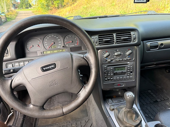 Volvo V70 8 of 13