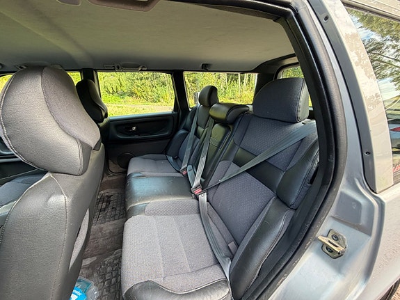 Volvo V70 10 of 13