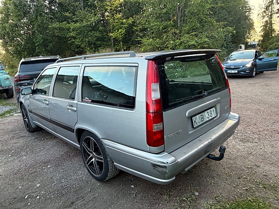 Volvo V70 3 of 7