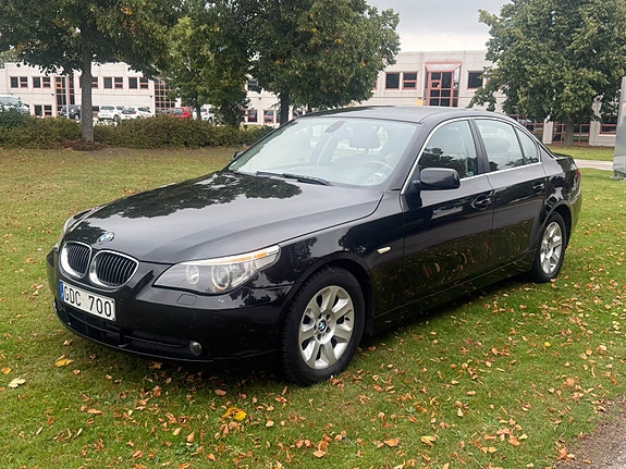 BMW 523i 2 of 8