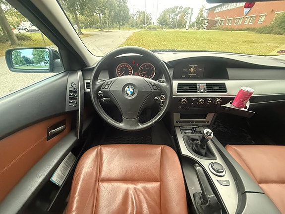 BMW 523i 5 of 8