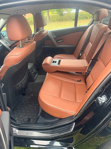 BMW 523i 6 of 8