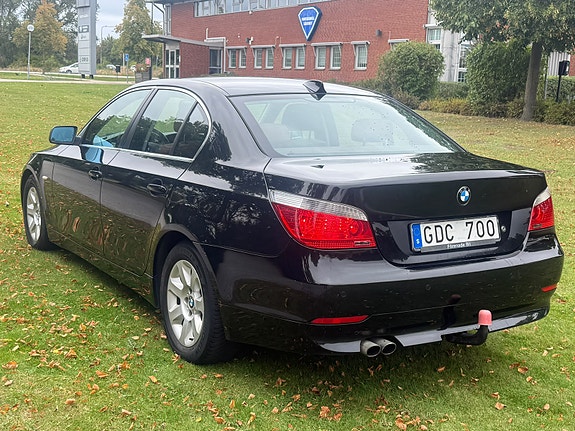 BMW 523i 4 of 8