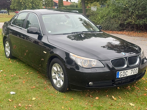 BMW 523i 3 of 8