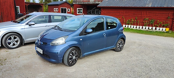 Toyota Aygo 2 of 2