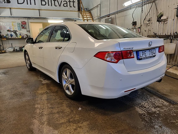 Honda Accord 4 of 16