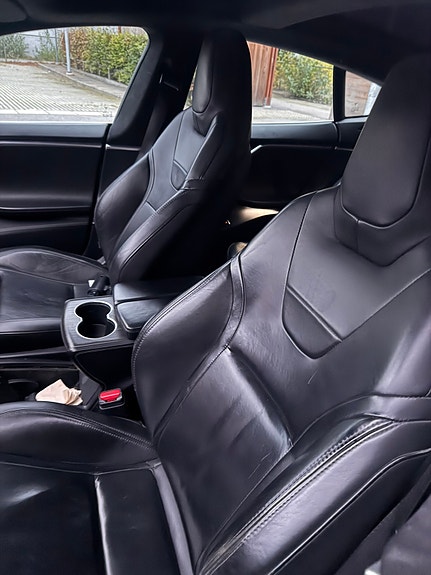 Tesla Model S 3 of 6