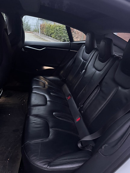 Tesla Model S 4 of 6