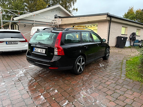 Volvo V50 3 of 8
