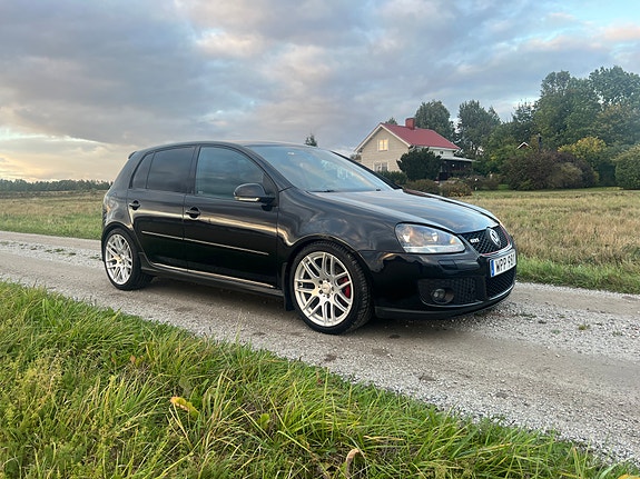 Volkswagen Golf V 2 of 11