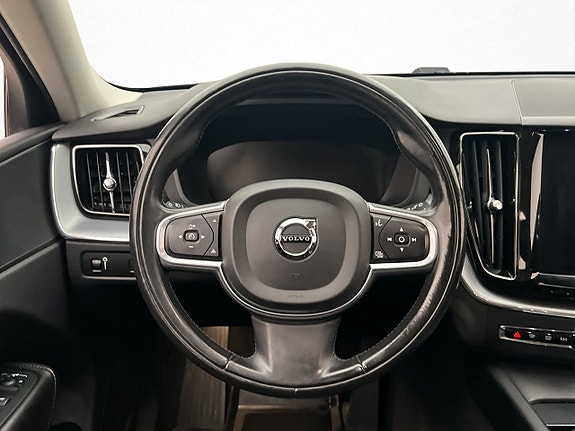 Volvo XC60 13 of 30
