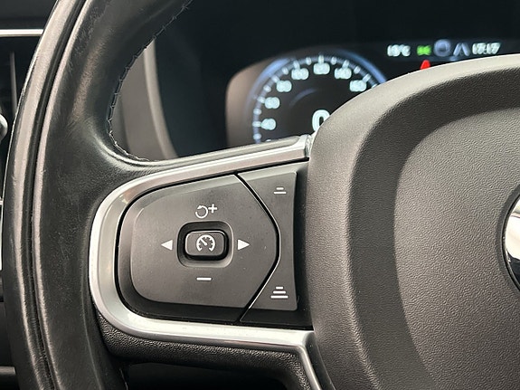 Volvo XC60 14 of 30