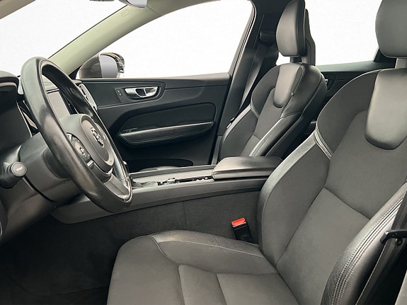Volvo XC60 12 of 30