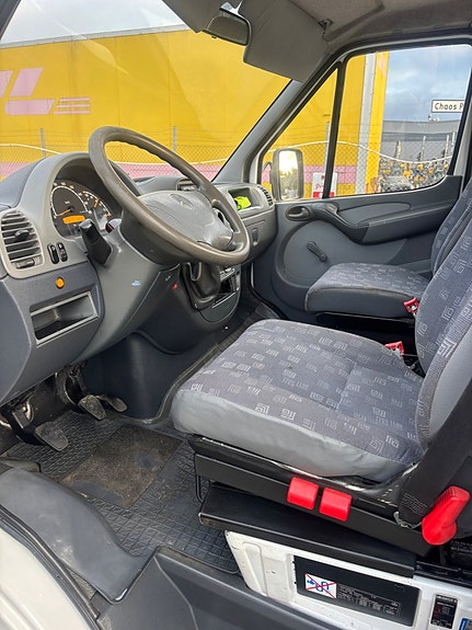 Mercedes-Benz Sprinter 208 5 of 26