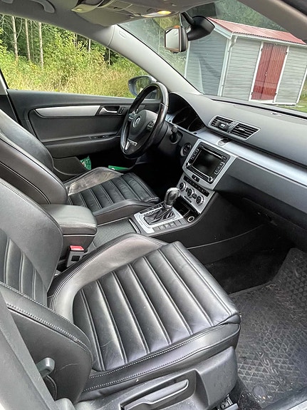 Volkswagen Passat Alltrack 3 of 7