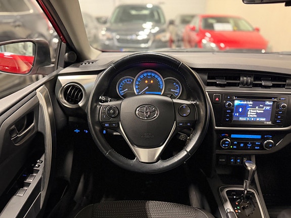 Toyota Auris 13 of 23